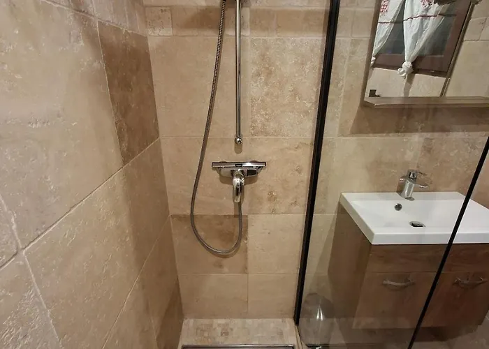 4 Personnes Citée Fleurie *